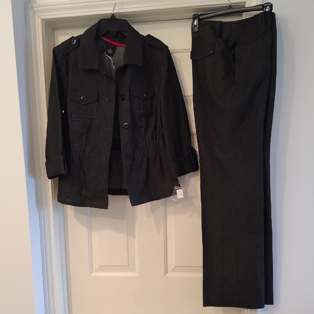 Ladies New Directions Charcoal Pantsuit. Jacket Sz M Pants Sz 12